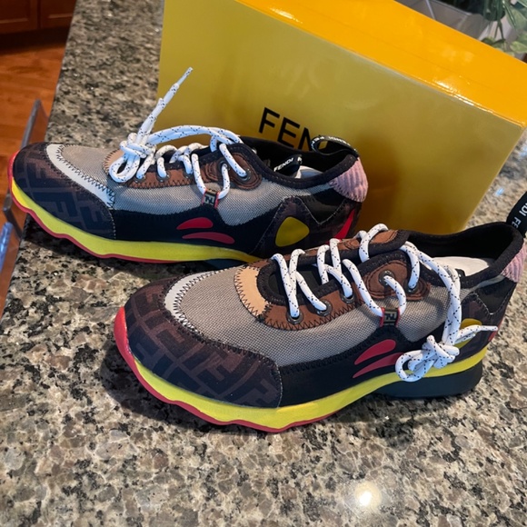 Fendi Sneaker - Picture 2 of 2